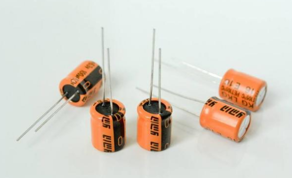 「NIPPON CHEMI-CON」電解電容極性接錯會爆炸，如何避免？